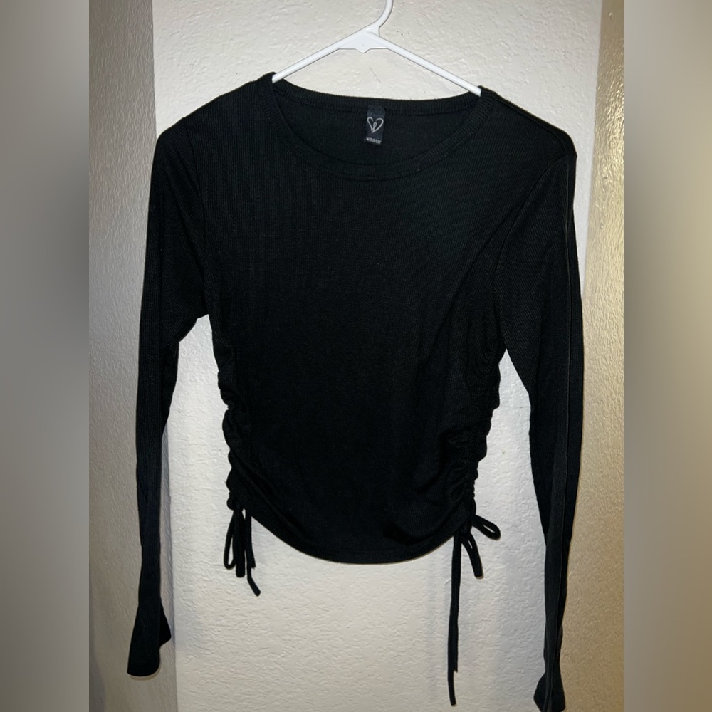 Windsor long sleeve knitted top. Soft with option to shorten/tighten on the side